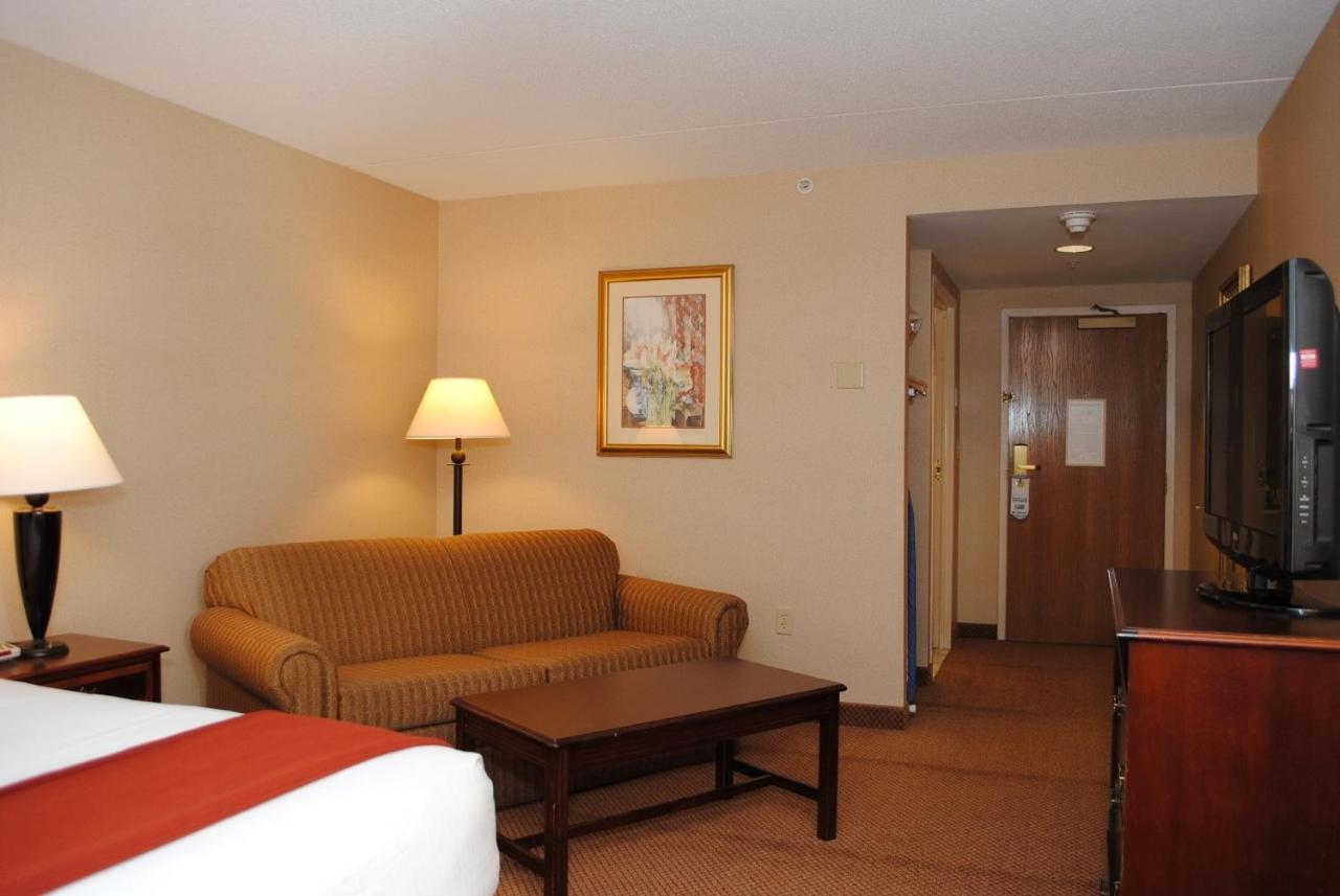 Holiday Inn Express Hotel & Suites Providence-Woonsocket By Ihg Room photo