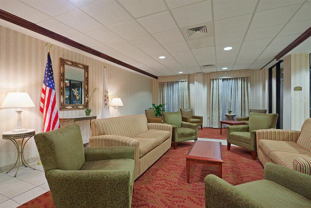 Holiday Inn Express Hotel & Suites Providence-Woonsocket By Ihg Interior photo