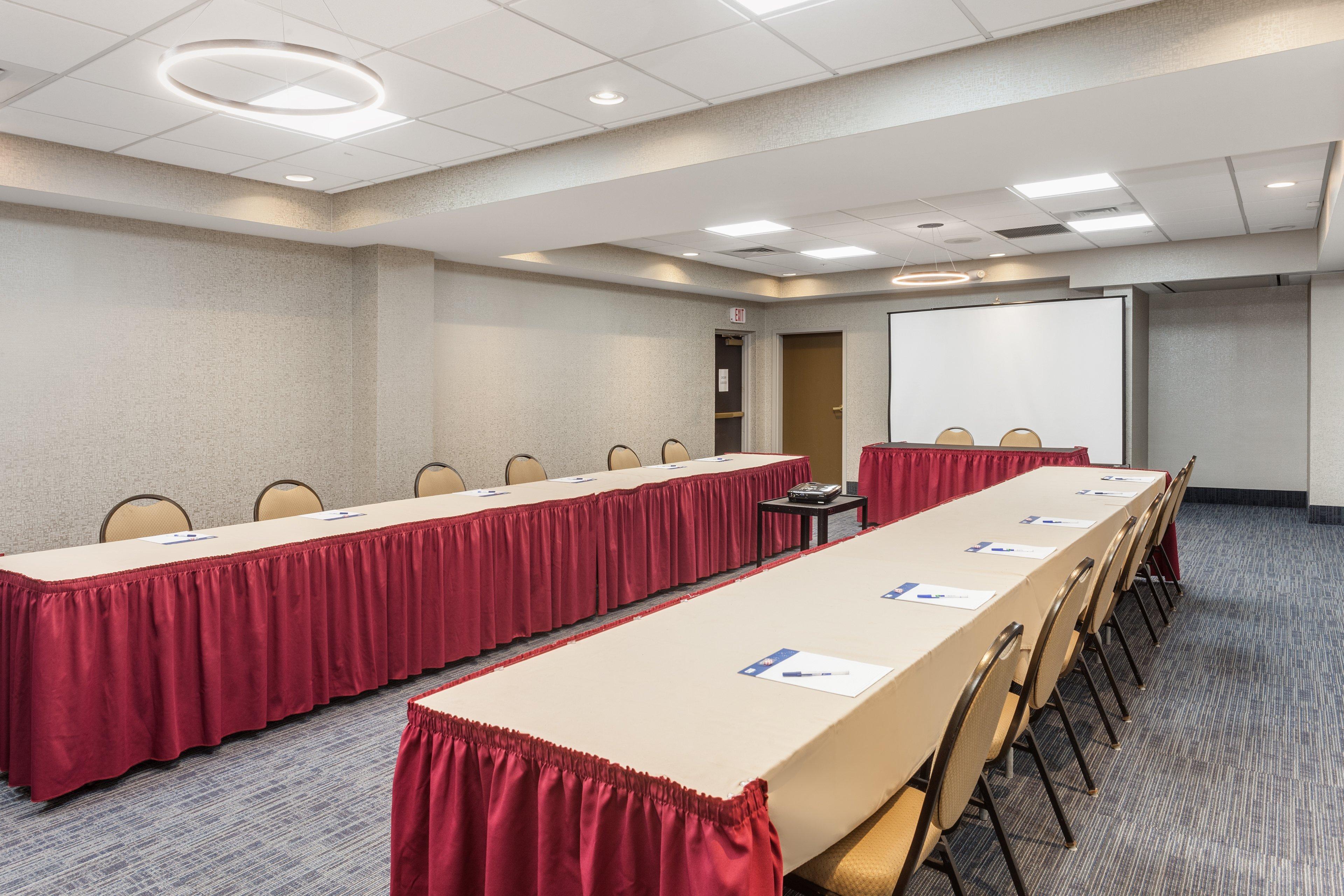 Holiday Inn Express Hotel & Suites Providence-Woonsocket By Ihg Exterior photo