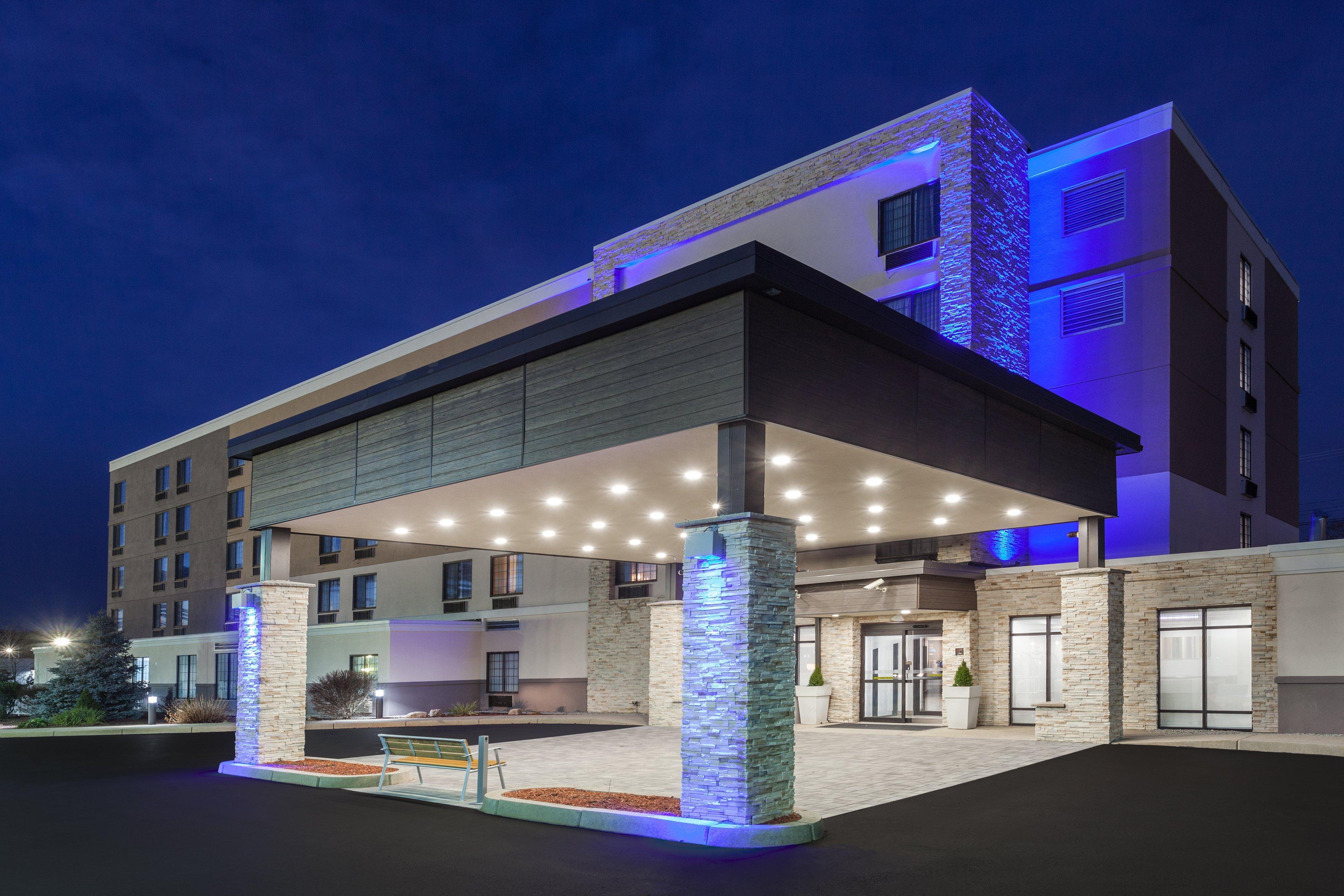 Holiday Inn Express Hotel & Suites Providence-Woonsocket By Ihg Exterior photo