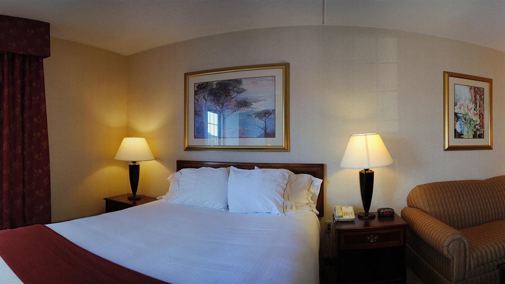 Holiday Inn Express Hotel & Suites Providence-Woonsocket By Ihg Exterior photo