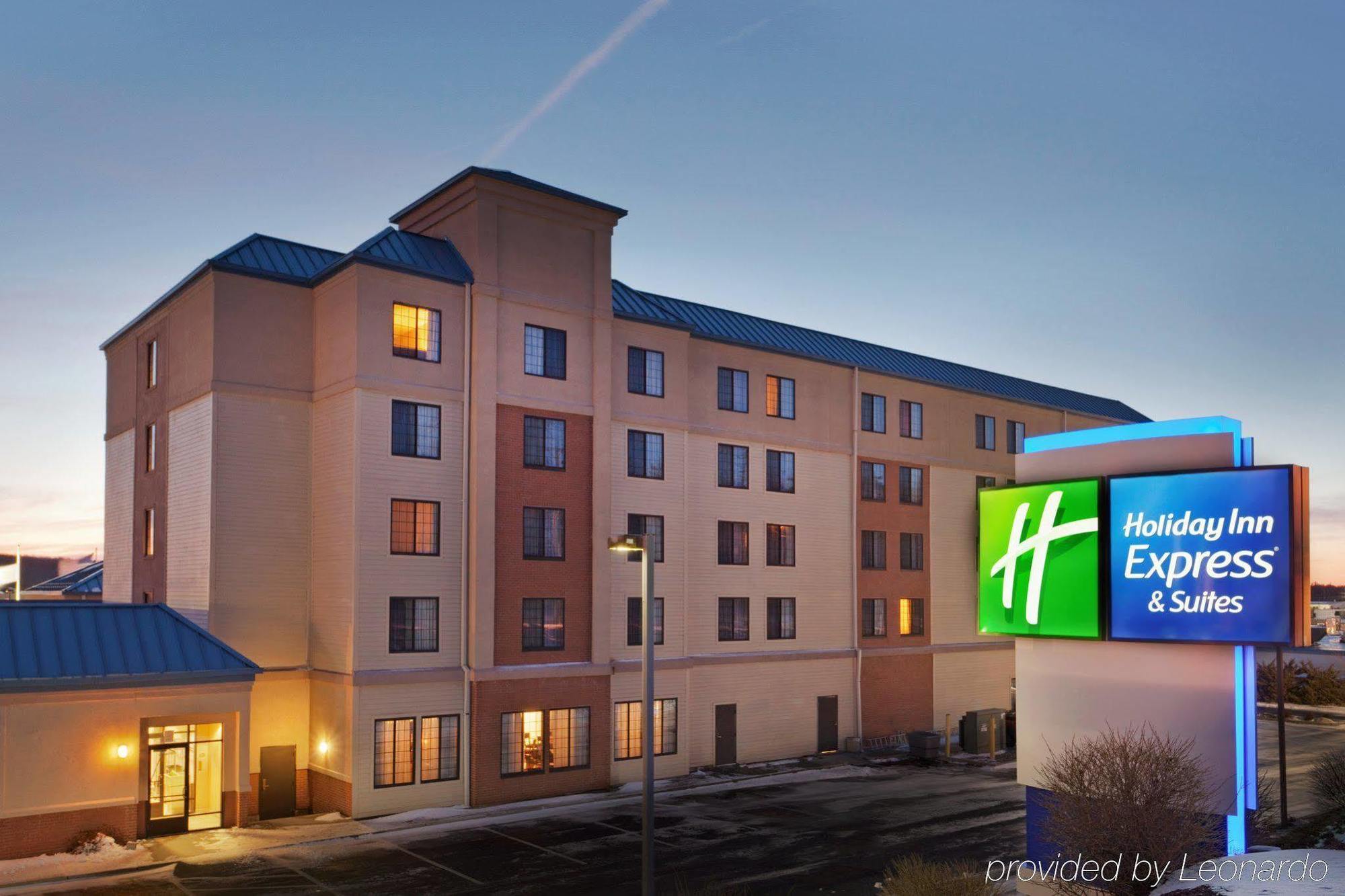 Holiday Inn Express Hotel & Suites Providence-Woonsocket By Ihg Exterior photo