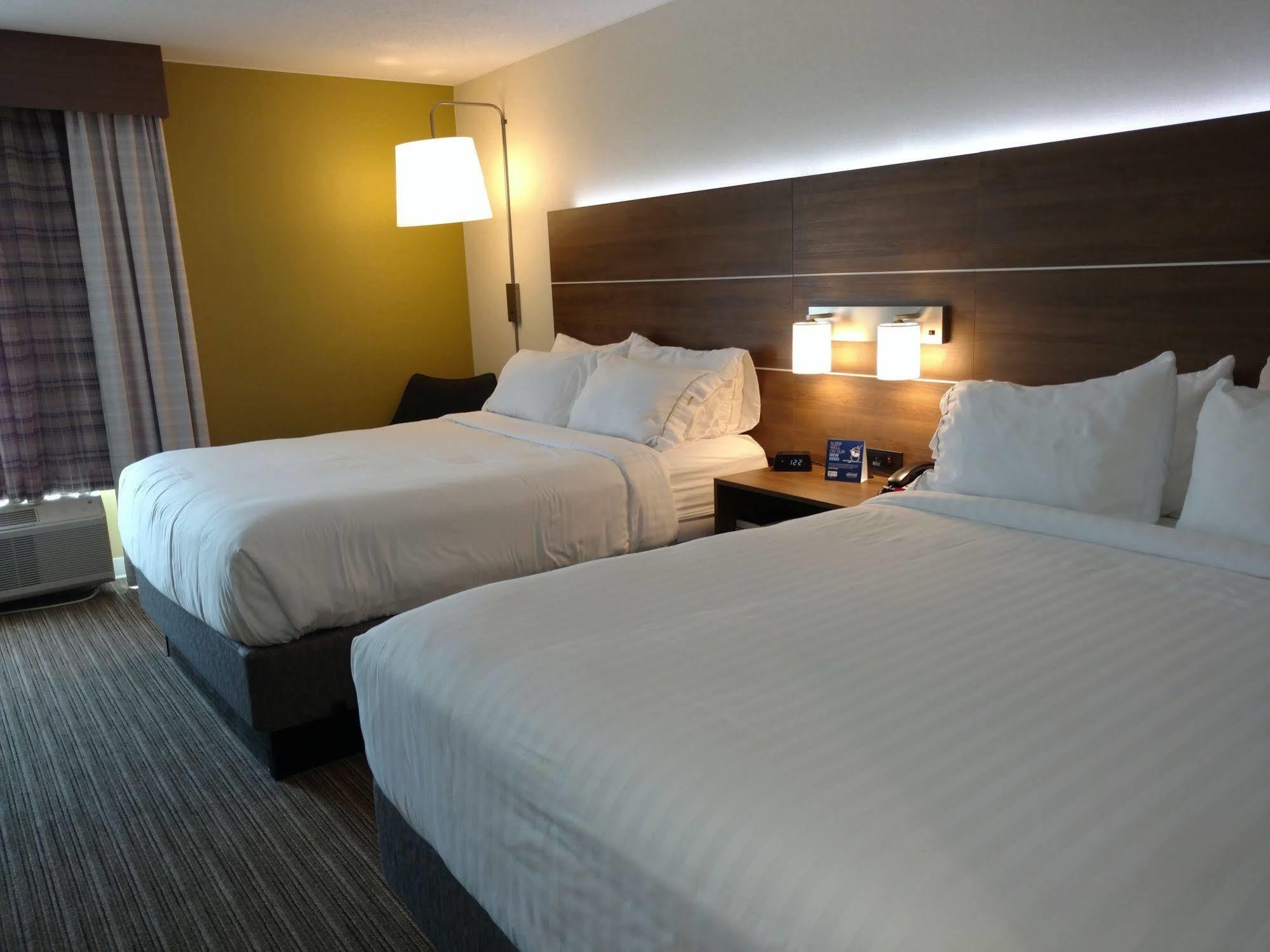 Holiday Inn Express Hotel & Suites Providence-Woonsocket By Ihg Exterior photo