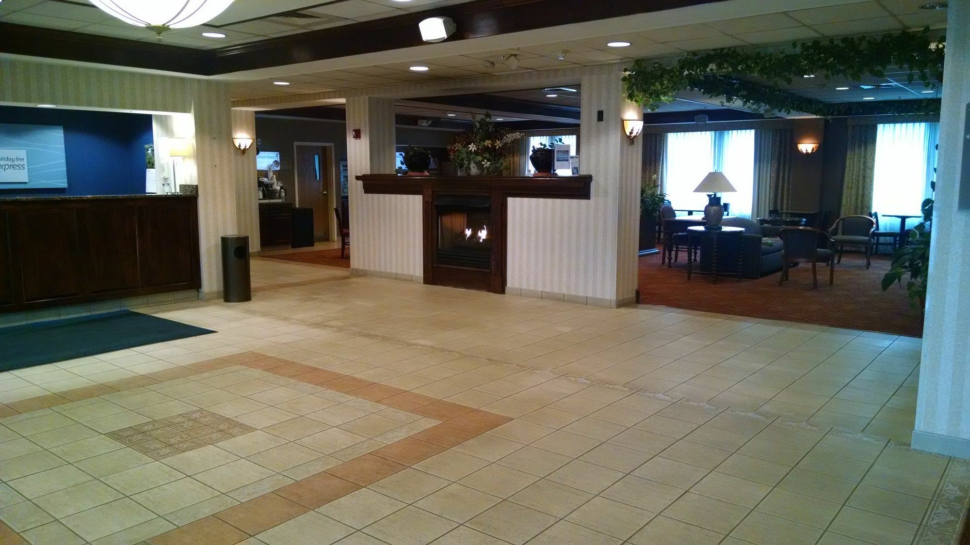 Holiday Inn Express Hotel & Suites Providence-Woonsocket By Ihg Exterior photo